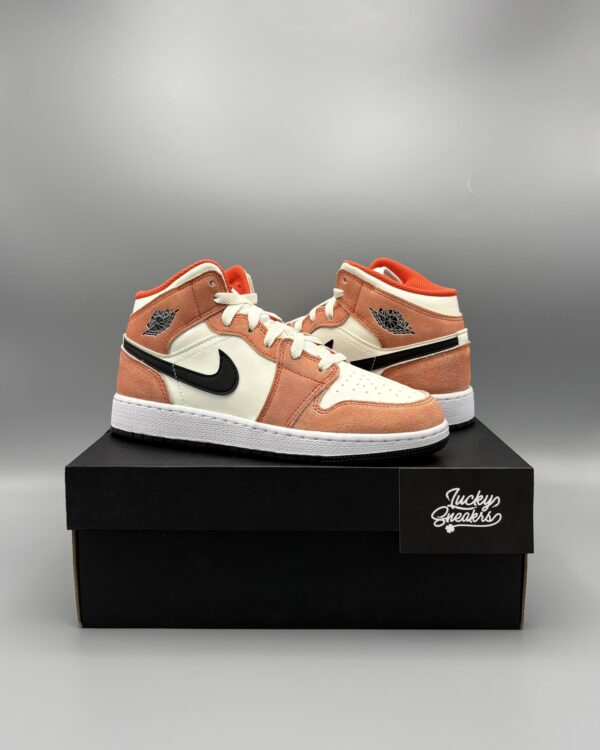 Nike Air Jordan 1 mid SE Orange Suede Nike Air Jordan 1 mid SE Orange Suede