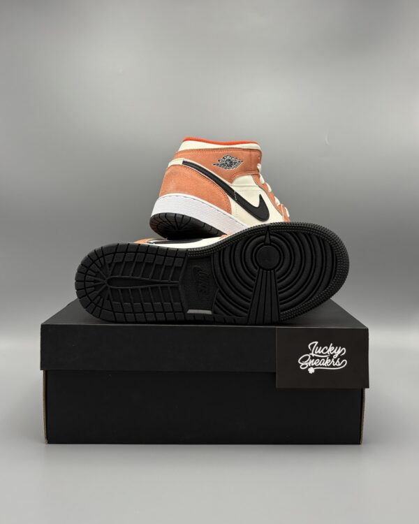 Nike Air Jordan 1 mid SE Orange Suede Nike Air Jordan 1 mid SE Orange Suede